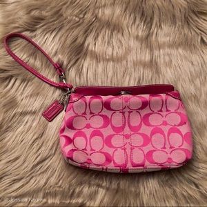 🌵 COACH / Signature Canvas & Leather Wristlet 🌵